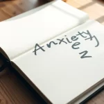 Как понять, что вы тревожитесь больше, чем стоит? Признаки повышенной тревожности, которые часто игнорируют